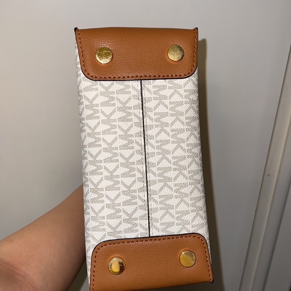 Michael Kors Mercer Logo Medium Messenger Bag - Picture 9 of 17